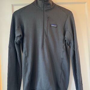 Men’s R1 Patagonia 1/2 zip LIKE NEW great condition